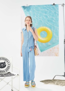 Jeans à jambes larges en Tencel ultra-fin pour femmes, taille haute, tombé fluide, pour un style décontracté estival - Product Image 3