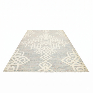 Tapis texturé personnalisé en laine bleu ivoire, à bords asymétriques, motif branches botaniques, écologique et antidérapant, tufté à la main, à poils épais - Product Image 1