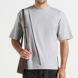Camiseta de algodón gris de manga corta con cuello redondo para hombre, corte regular, estilo casual, tejido de punto, color liso teñido. - Product Image 1