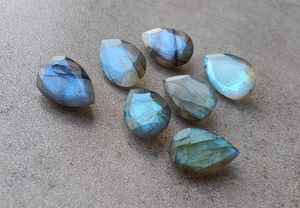 Pierre précieuse naturelle en labradorite, forme goutte d'eau, taille facetée, calibrée, pour bijoux - Product Image 4