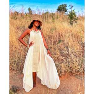 Robe longue blanche bohème pour femme, sans manches, avec panneau en dentelle asymétrique, robe longue pour l'été, plage, resort - Product Image 2