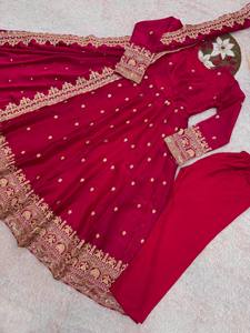 Salwar Kameez brodé rouge vin pour femmes avec dupatta |   Robe longue de créateur |   Tenue de mariage indienne sans plis, protection solaire - Product Image 4