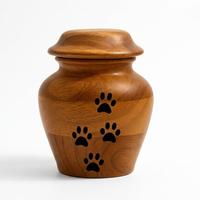 Urnes funéraires artisanales en bois naturel avec empreinte de patte, mini urnes en bois pour cendres d'animaux, urnes pour animaux de compagnie en gros du Vietnam