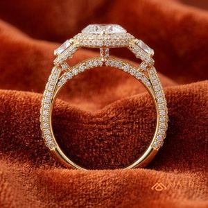แหวนหมั้นทรงมาร์คีส์ รุ่น LR 171 NYE จาก Maed Jewels สำหรับผู้หญิง ชุบทองบนเงินแท้ ประดับด้วยโมอิสซาไนต์ ดีไซน์หรูหรา - Product Image 5