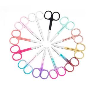 Ciseaux de beauté sûrs à lame droite en acier inoxydable avec logo personnalisé, manche en plastique, pour la coupe des sourcils et des cils, par ANAAIF - Product Image 1