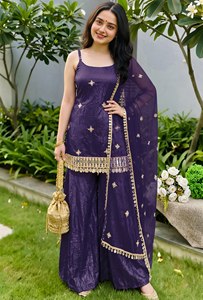 Ensemble Anarkali brodé violet avec bordure miroir, robe coupe classique et dupatta, vêtements pakistanais pour mariage, Diwali et fêtes - Product Image 5