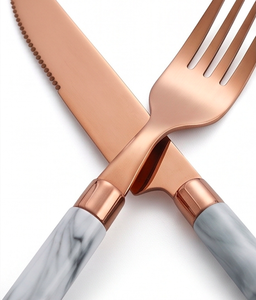 Couverts à tête finition cuivre avec manche en marbre blanc – Élégants et raffinés, parfaits pour les repas et les cadeaux - Product Image 2