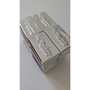 Caja de cerillas moderna de aluminio plateado con logotipo de trébol en relieve, duradera para uso doméstico - Product Image 2