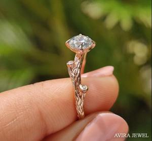 Anillo de Compromiso Clásico Premium para Mujer con Diamante Moissanita de 1CT Claridad VVS, Plata 925, Sin Plomo, Precio al por Mayor - Product Image 4