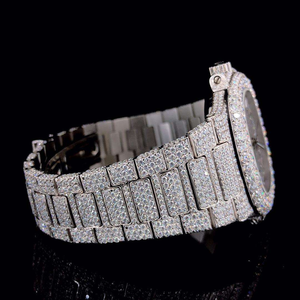 Montre de luxe Moissanite entièrement sertie, cadran argenté, index baguette, bijou de déclaration - Product Image 3