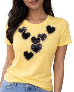 Camiseta de Algodón Amarilla para Mujer con Gráfico de Corazón con Pedrería Negra, Manga Corta, Estilo Casual, Impresión de Logotipo Personalizado, Top de Verano para Damas - Product Image 1