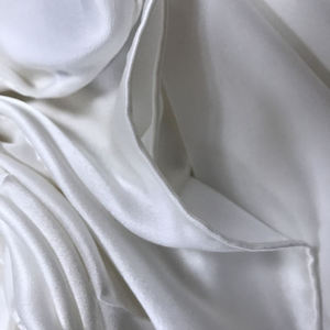 Écharpe carrée en soie blanche, couleur unie, légère, accessoire de mode féminin pour un usage quotidien, toutes saisons - Product Image 4