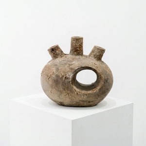 Vase Akosada en terre cuite rustique marron à 3 becs, fait main, en céramique creuse, décoratif, pour table, B2B - Product Image 1