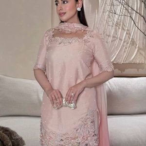 Kurti de diseñador de seda romana pesada con bordado de cristal, Sharara Palazzo con corte Kali y Dupatta de gasa bordada para mujer | - Product Image 5
