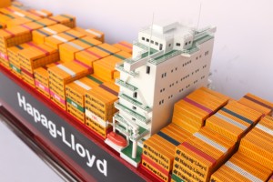 Modèle de navire cargo en bois fait main HAPAG LLOYD HAMBURG EXPRESS pour exposition, objet de collection, cadeau d'affaires mondial - Product Image 4