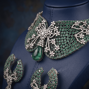 Conjunto de Collar Gargantilla de Cadena de Eslabones Dorados Antiguos con Cristal Verde Corte Esmeralda y Pendientes Colgantes a Juego para Mujer, Ideal para Bodas y Fiestas - Product Image 2