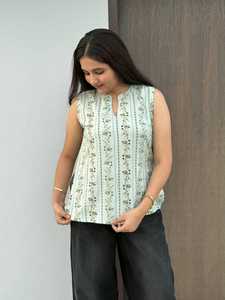 เสื้อครอปแขนกุดพิมพ์ลายดอกไม้สีเขียวมิ้นท์สำหรับผู้หญิง ทรงหลวม สไตล์ลำลอง เหมาะกับกางเกงยีนส์ ใส่ได้ทุกวันในช่วงฤดูร้อน - Product Image 5