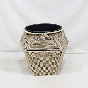 Pot de fleurs moderne en rotin PE résistant aux intempéries, design géométrique, jardinières pour la décoration de la maison, forme carrée, finition naturelle - Product Image 2