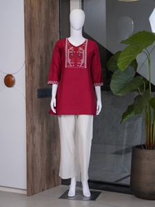 Kurti en coton brodé marron pour femmes avec pantalon blanc, tenue décontractée ethnique, coupe ample, longueur midi, toutes saisons, style Inde Pakistan - Product Image 4
