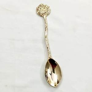 Dernière cuillère en laiton faite à la main, dorée, avec motif floral en relief sur la poignée, idéale pour la table à manger, les dîners et les soupes - Product Image 6