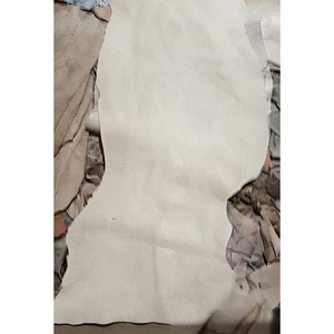 Cuir de vachette pleine fleur non teint, tanné végétal, pour la fabrication de sacs à main, portefeuilles, chaussures et accessoires d'artisanat. - Product Image 4