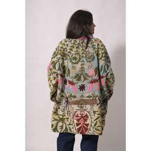 Manteau d'hiver pour femmes, broderie à la main Suzani, tissé, écologique, respirant, patchwork de fleurs, fait main en Inde, style bohème, manches longues - Product Image 6