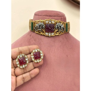 Ensemble collier et boucles d'oreilles classiques en laiton plaqué or de haute qualité avec moissanite, idéal pour mariage, fiançailles, fête ou comme cadeau. - Product Image 2