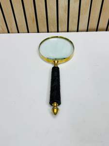 Lupa de 4'' con mango de resina de diseño y acabado en latón antiguo |   Lente de Lectura e Inspección Portátil Vintage - Product Image 4