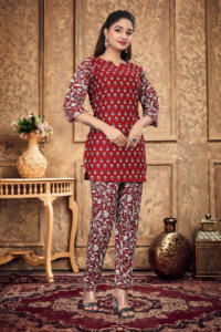 ชุดเซ็ตแฟชั่นผู้หญิงลายดอกไม้สีแดงเบอร์กันดีสุดฮิต พรีเมียม 2 ชิ้น สไตล์สตรีทแวร์ คอกลม กางเกงขายาว - Product Image 2