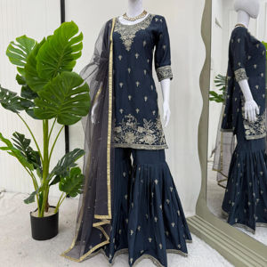 มองหาชุดสูทดีไซน์สวยสีเดียวกันนี้บนผ้าชินอนหนาพร้อมด้ายด้านในและเย็บและงานและ Sharara - Product Image 1