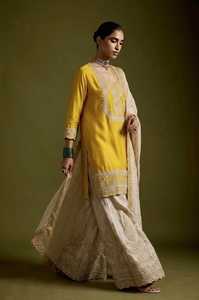 Magnífico Conjunto Sharara con Bordado de Seda Chinon Pesada y Lentejuelas, Top de Seda Chinon, Sharara, Palazzo y Dupatta para Fiesta - Product Image 2