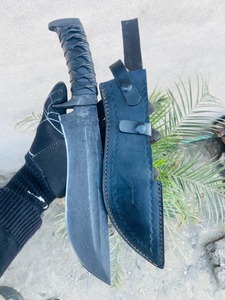 Couteau de camping Bowie de qualité industrielle, fabriqué sur mesure par Edge Master, lame à pointe clip, acier Damas, manche en cuir. - Product Image 3