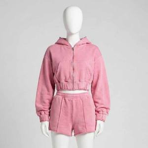 Ensemble deux pièces pour femme : Sweat à capuche court rose délavé vintage à manches longues et fermeture éclair intégrale, et short assorti à coutures apparentes. Vêtements en gros OEM ODM - Product Image 1