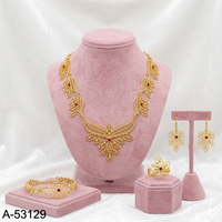 MOLL JEWELLERS Collier et Bracelet Charme Anniversaire pour Femme en Alliage de Zinc Plaqué Or 24K avec Zircon Créé en Laboratoire Taille Coussin Traditionnelle