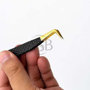 Pince à épiler pour extensions de cils en acier inoxydable à pointe en fibre noire et or, à 90 degrés, avec impression de logo personnalisé, service OEM - Product Image 2