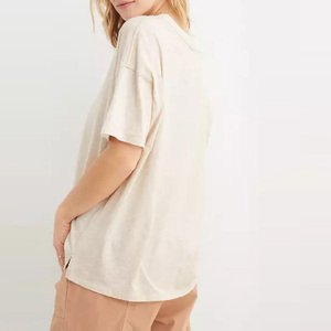 T-shirt décontracté d'été pour femme en jersey 100 % coton, beige, col en V ample, épaules tombantes, manches courtes - Product Image 3