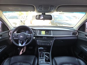 Berline d'occasion Hyundai K5 2019, blanche, économique, durable, essence, conduite à gauche, idéale pour les trajets quotidiens - Product Image 3