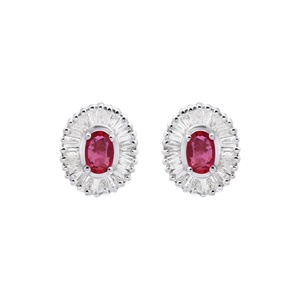 Pendientes de Oro Amarillo de 18k con Rubí Ovalado Natural y Halo de Diamantes Baguette, Joyas Memoria, Venta al Por Mayor - Product Image 2