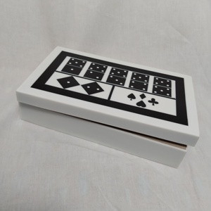 Jeu de dominos moderne en résine noire et blanche avec étui de rangement à motif cartes et dés, élégant décor de table, jeu pour les réunions de famille - Product Image 4
