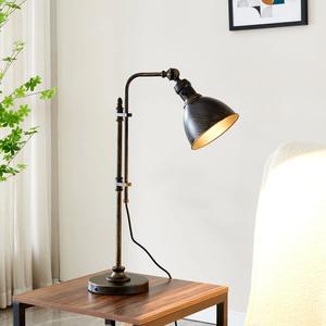 Lámpara de Mesa de Latón Hecha a Mano con Acabado Rústico, Lámpara Decorativa para Mesita de Noche y Estudio - Product Image 3