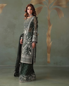 WS International 624, robe pakistanaise lourdement brodée pour femmes, en viscose, pour les occasions de fête et de mariage - Product Image 3