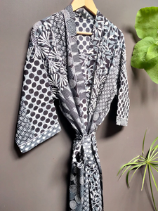 Bata Kimono de Algodón Suave y Transpirable con Estampado de Dibujos Animados Naaz Textile para Mujer, Camisón de Verano Hecho a Mano ODM con Cuello en V y Cintura Elástica - Product Image 3