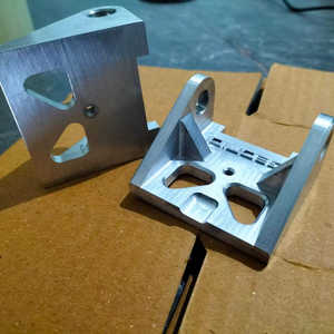 Composants de support en acier inoxydable usinés sur mesure par CNC avec brochage, fraisage VMC et électroérosion à fil pour pièces de machines industrielles - Product Image 3