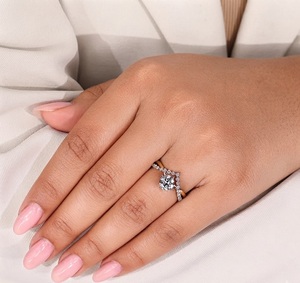 Bague de fiançailles en or jaune 18 carats avec diamant rond de 1,28 carat et diamants latéraux ronds, cadeau pour femme, bague solitaire tressée - Product Image 4