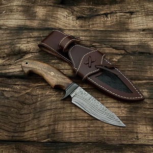 Cuchillo de caza Bushcraft hecho a mano en Damasco |   Cuchillo de Supervivencia para Campismo y Actividades al Aire Libre con Mango de Madera y Hoja de Punta Caída - Product Image 5