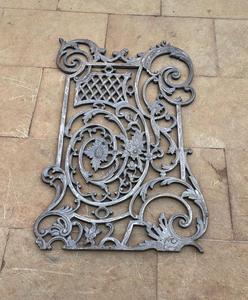 Panneau d'escalier victorien en fer forgé avec motif floral en volute, durable, décoratif, accent architectural en treillis, ornement en métal forgé - Product Image 1