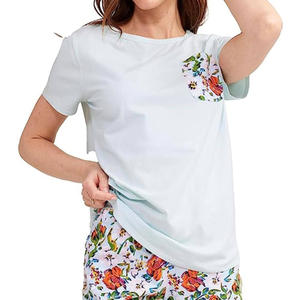 Colección de ropa de verano: Camisetas cómodas de marca privada, estilo casual con hombros caídos para mujer a bajo precio. - Product Image 2