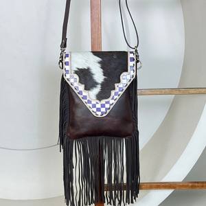 Sac bandoulière en cuir à franges à carreaux fait main, best-seller, style vintage western bohème, en cuir de vache à poils, pour femmes - Product Image 4