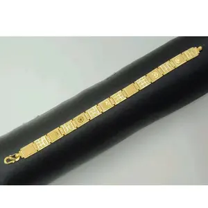 เครื่องประดับแบบดั้งเดิมและสมัยใหม่ สร้อยข้อมือผู้ชายทองคำ 22k สร้อยข้อมือทองคำสีเหลืองพร้อมลายสี่เหลี่ยมแบบดีไซเนอร์  งานตกแต่งระดับพรีเมียม - Product Image 2