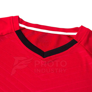 ชุดยูนิฟอร์มฟุตบอลมืออาชีพ ระบายอากาศได้ดี ซับเหงื่อ ชุดฟุตบอลออกแบบเองได้ รับทำโลโก้ OEM สำหรับทีม - Product Image 2